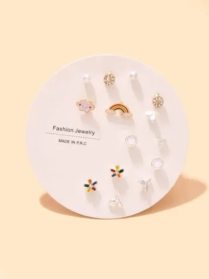 Set de 7 pares de aretes diseño diferente.