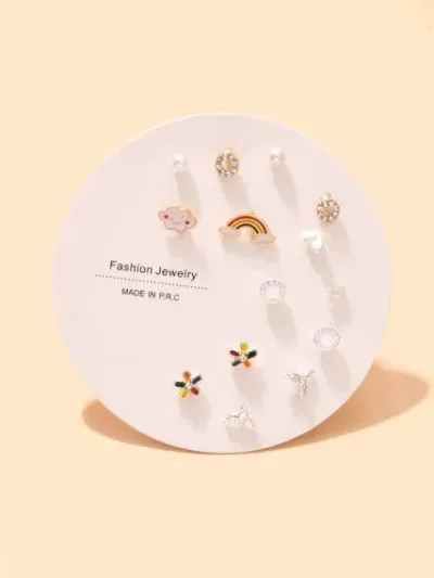 Set de 7 pares de aretes diseño diferente.
