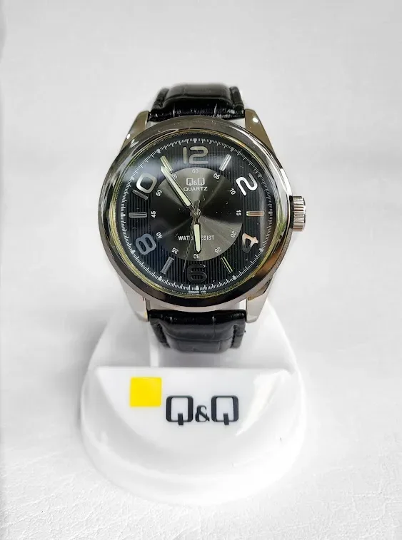 Reloj Q&Q para caballero color negro y plateado