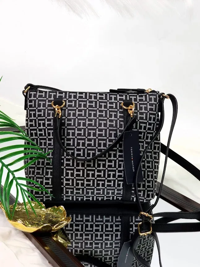 Bolso Tommy Hilfiger para dama color negro