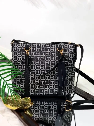 Bolso Tommy Hilfiger para dama color negro