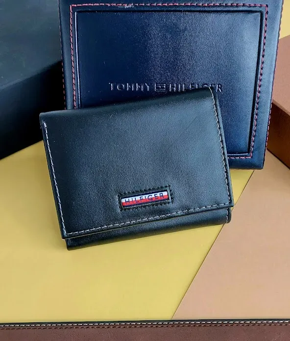 Billetera Tommy Hilfiger para caballero color negro