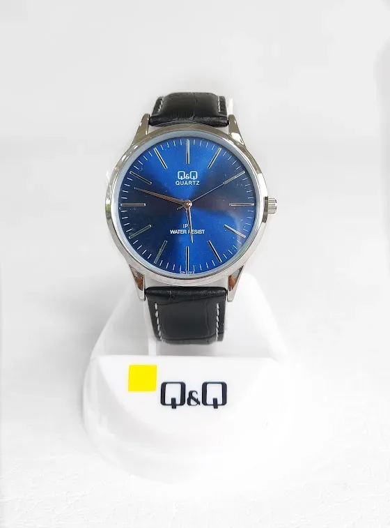 Reloj Q&Q para caballero color negro y plateado