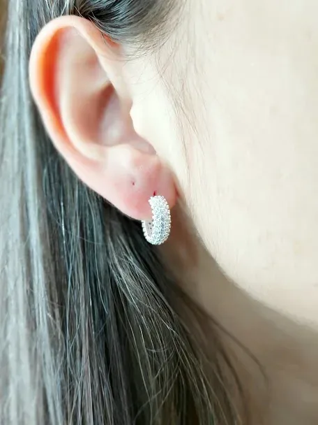 Aretes para dama plata 925 semicircular con destellos brillantes