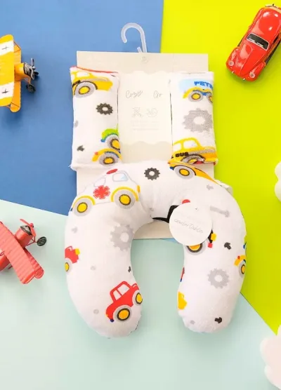 Conjunto de protector de cinturón y almohada con diseño de carros