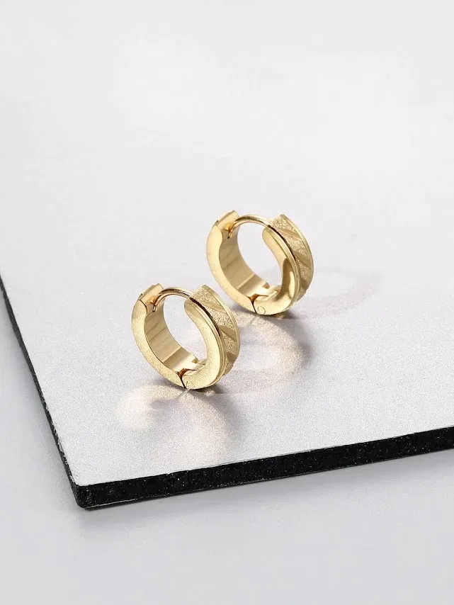 Pendientes de acero inoxidable color dorado con destello