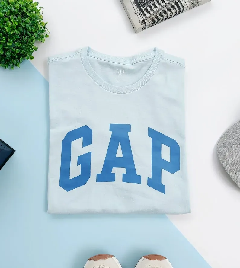 Camiseta Gap para caballero color celeste