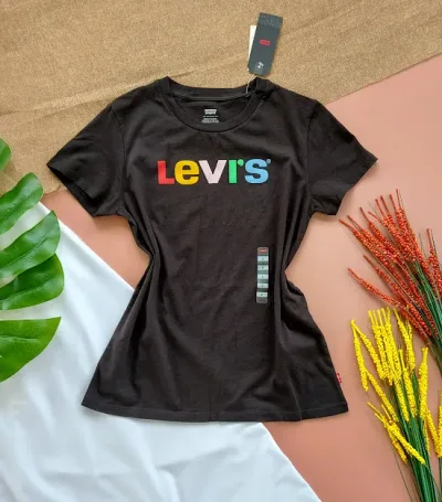 Camiseta Levi´s para dama logo multicolor