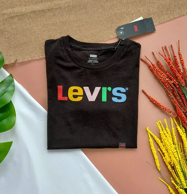 Camiseta Levi´s para dama logo multicolor