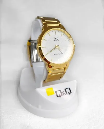 Reloj Q and Q unisex color dorado