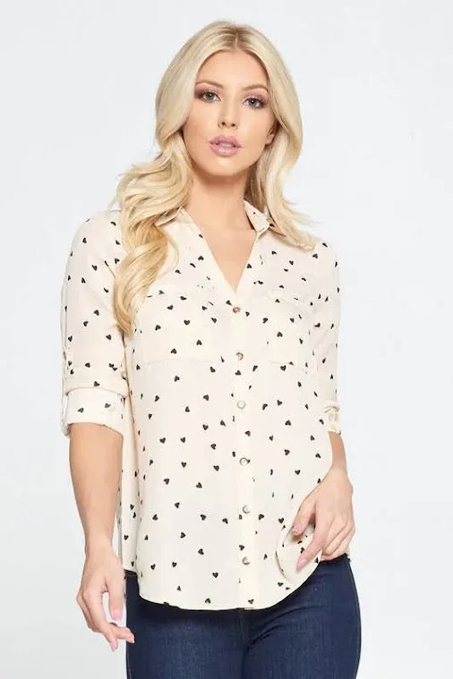 Blusa para dama con diseño de corazones color crema