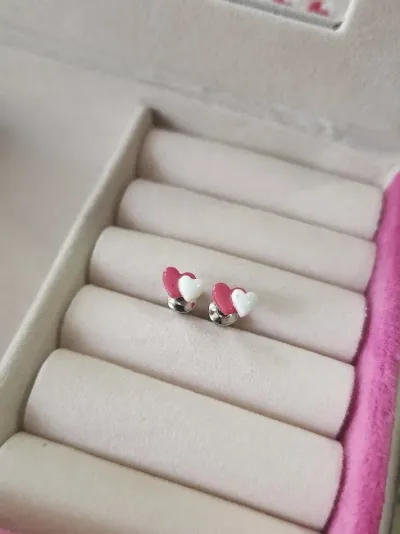 Par de aretes para dama diseño de corazones fucsia