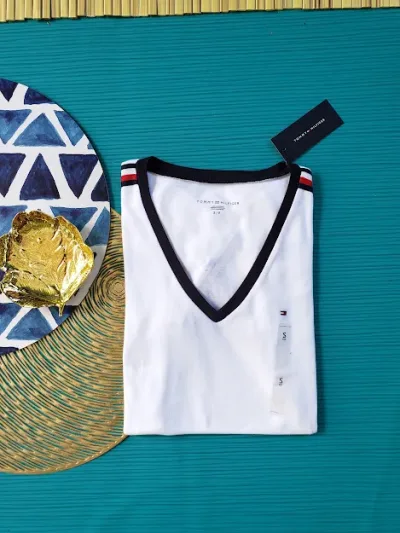 Camiseta Tommy Hilfiger para dama color blanco detalle en hombros