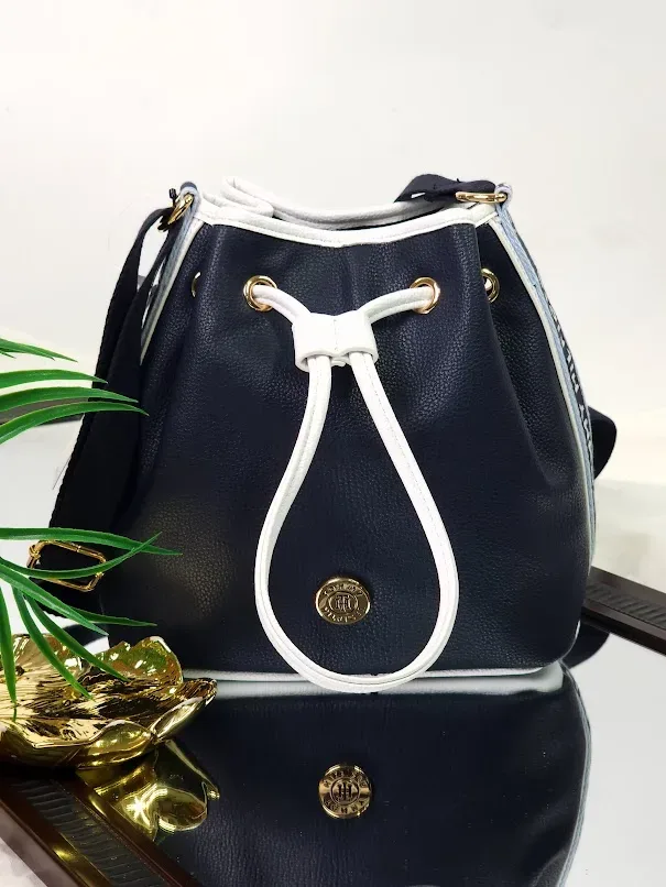 Bolso Tommy Hilfiger para dama color azul y blanco