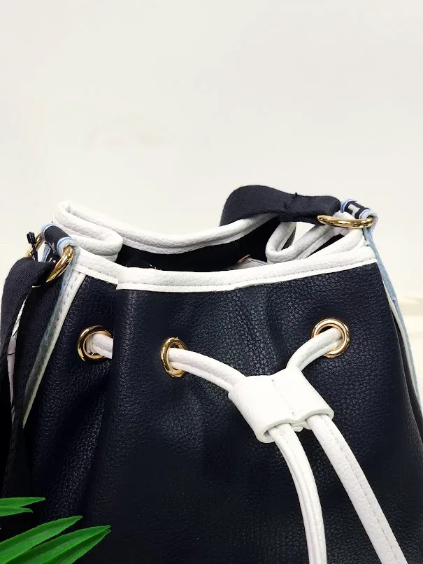Bolso Tommy Hilfiger para dama color azul y blanco