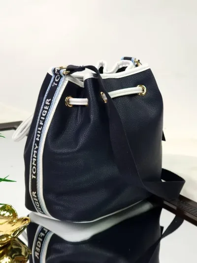 Bolso Tommy Hilfiger para dama color azul y blanco