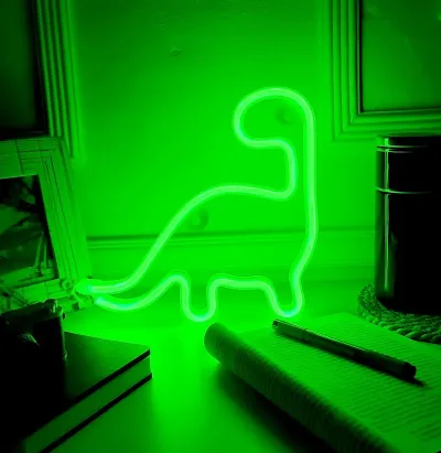 LED decorativa alámbrica USB y batería diseño de dinosaurio color al azar