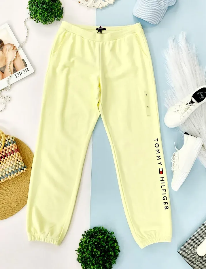 Pantalon Tommy Hilfiger para dama color amarillo