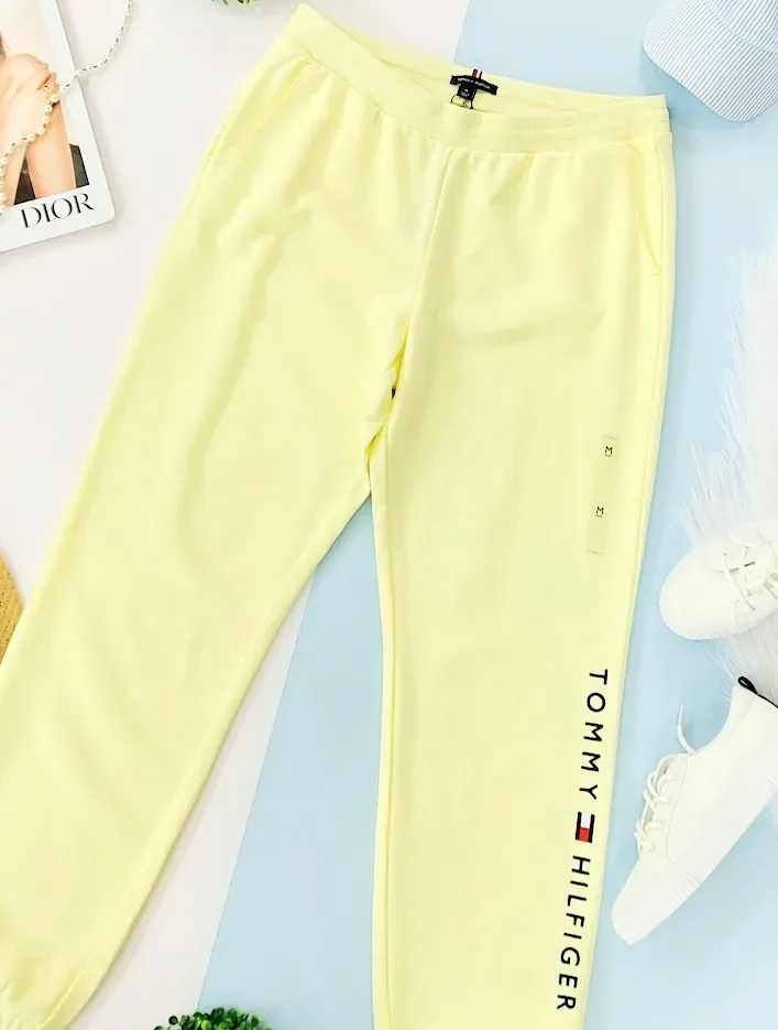Pantalon Tommy Hilfiger para dama color amarillo