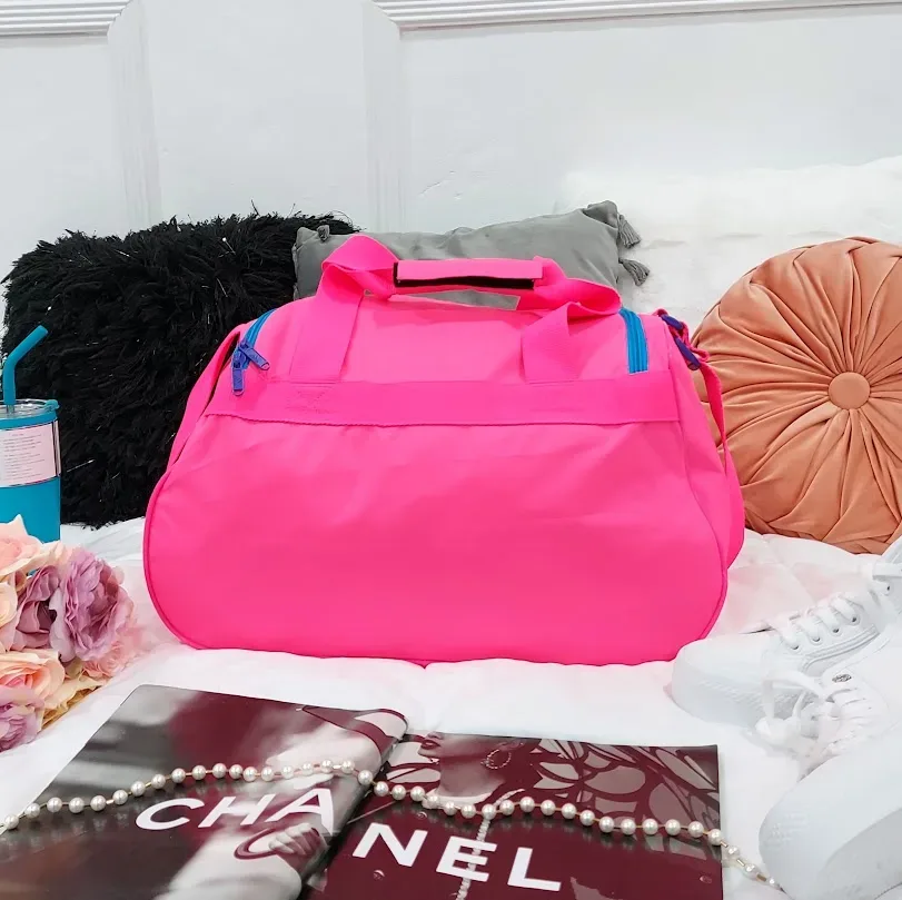 Bolso Adidas para dama color rosa neón y celeste