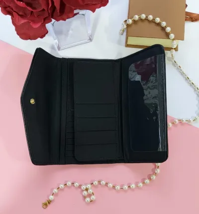 Cartera Tommy Hilfiger para dama color beige y negro