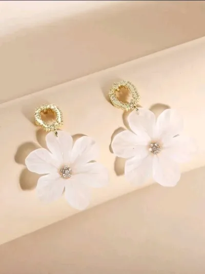 Par de aretes de fantasía para dama diseño floral