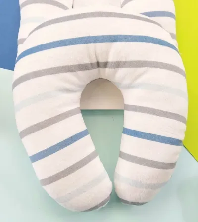 Conjunto de protector de cinturón y almohada con diseño a rayas