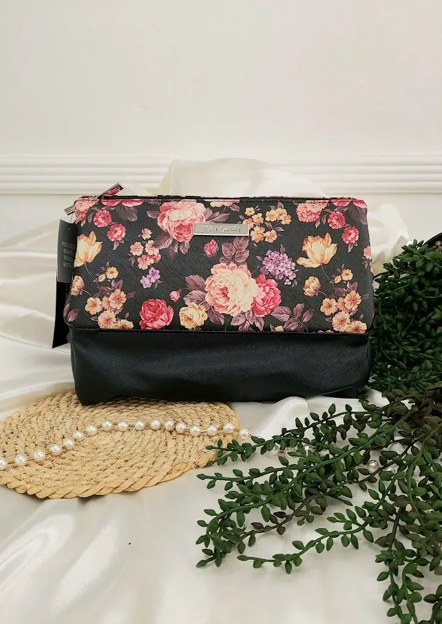 Cosmetiquera o estuche de viaje, tres compartimentos, color oro rosa