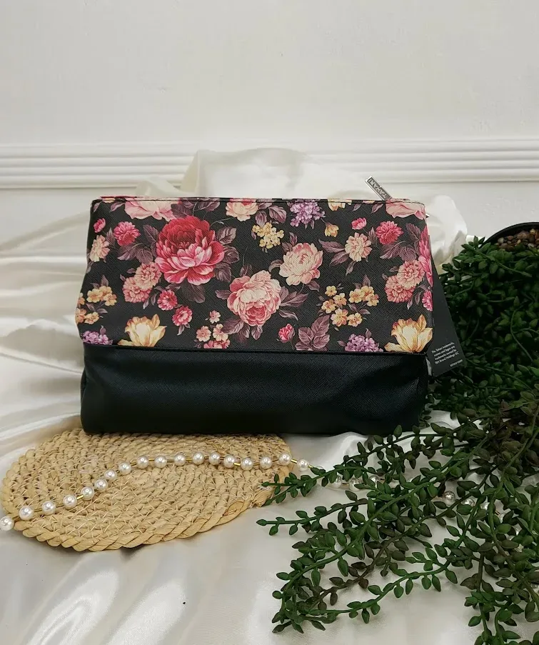 Cosmetiquera o estuche de viaje, tres compartimentos, color oro rosa