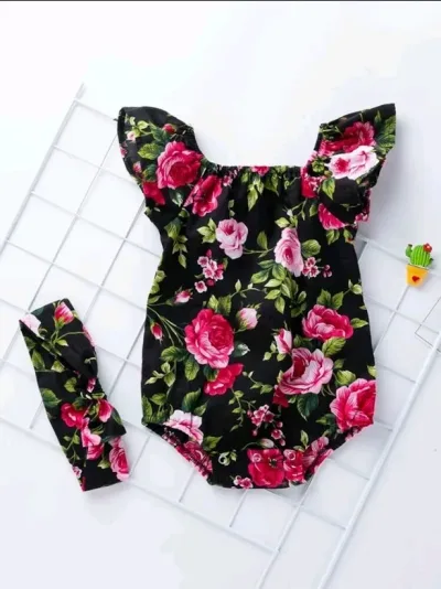 Mameluco para niña con estampado floral