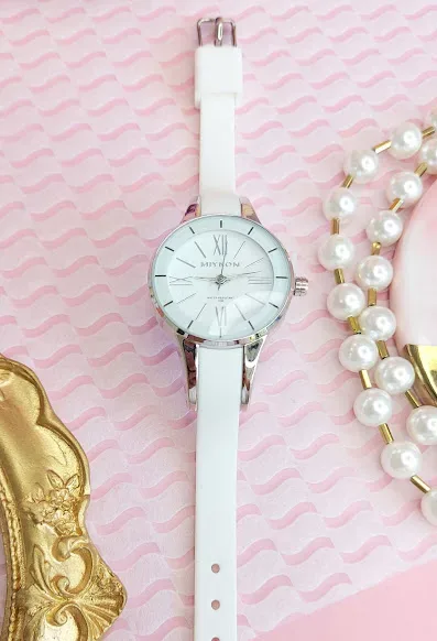 Reloj MIYKON para dama color blanco