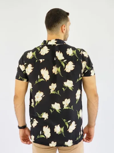 Camisa Touch and Go  color negro con diseño  floral
