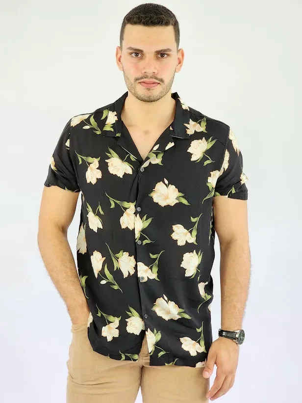 Camisa Touch and Go  color negro con diseño  floral