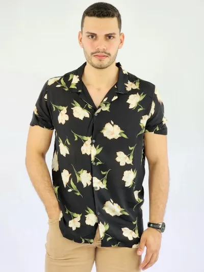 Camisa Touch and Go  color negro con diseño  floral