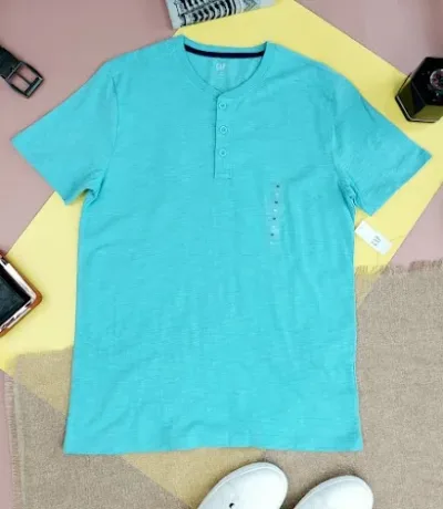 Camiseta GAP para caballero color celeste