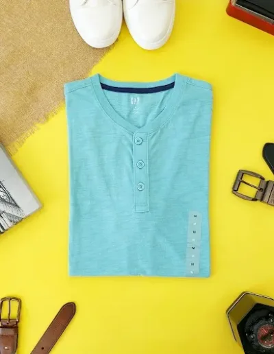 Camiseta GAP para caballero color celeste