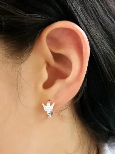 Aretes plata 925 para dama con diseño de corona