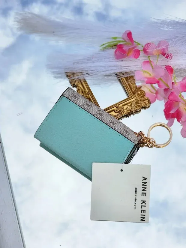 Cartera Anne Klein color menta y beige