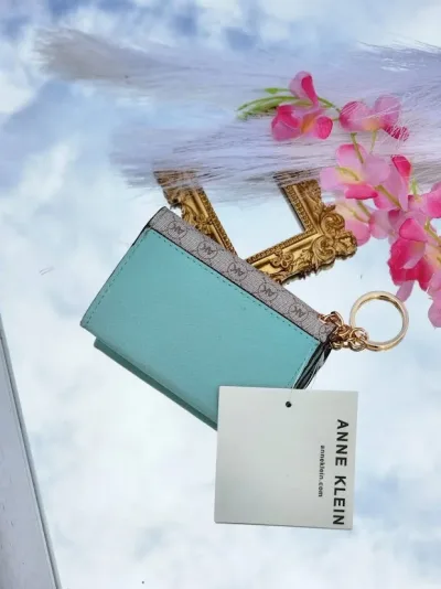 Cartera Anne Klein color menta y beige