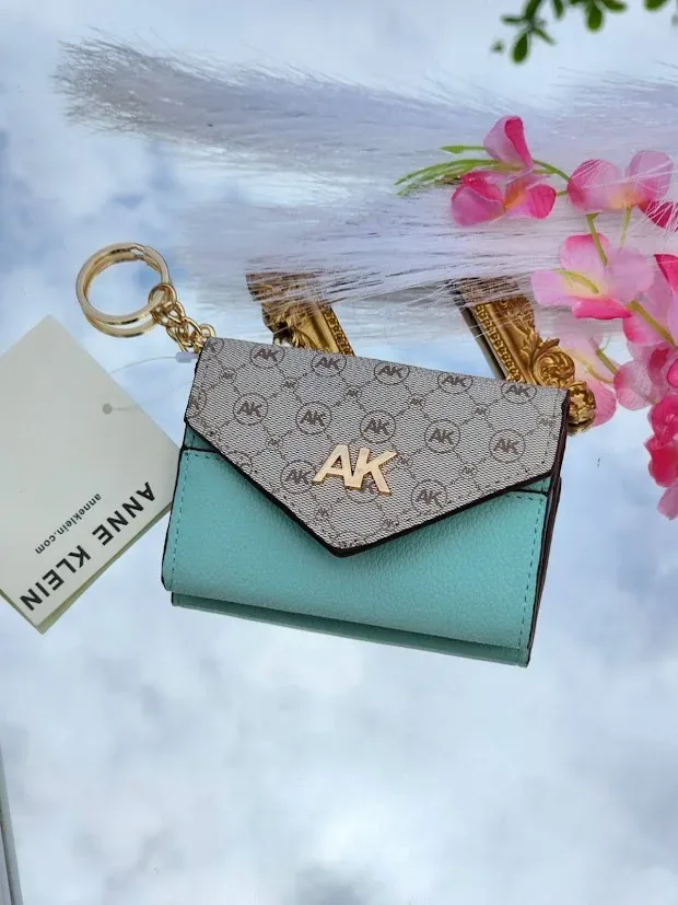 Cartera Anne Klein color menta y beige