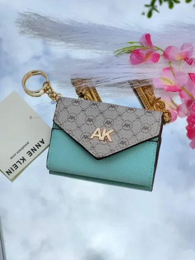 Cartera Anne Klein color menta y beige