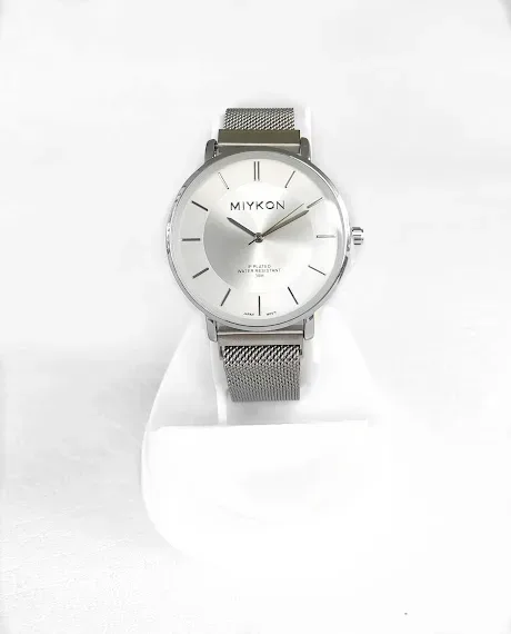 Reloj MIYKON para dama color plateado