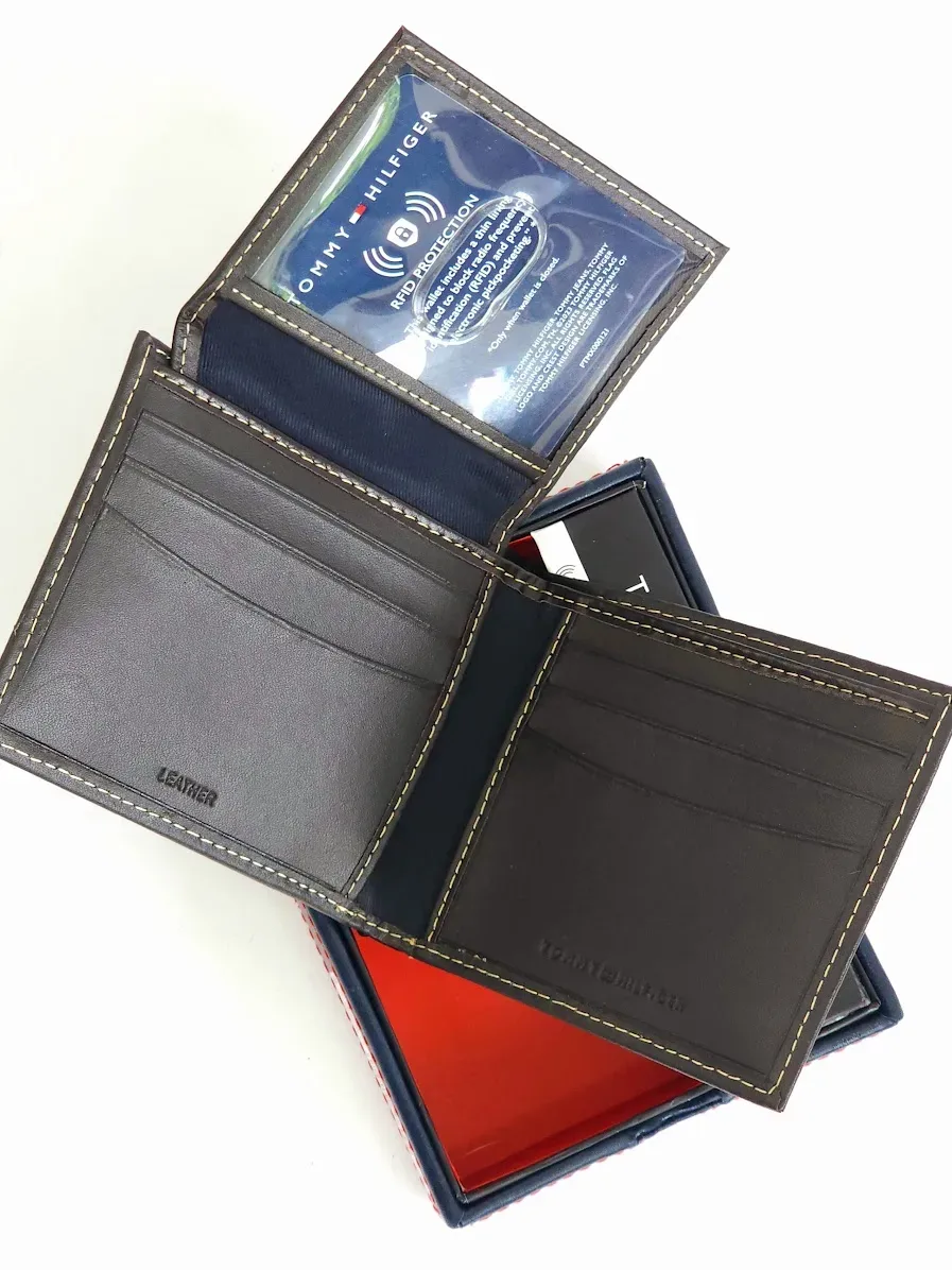 Billetera Tommy Hilfiger para caballero café oscuro