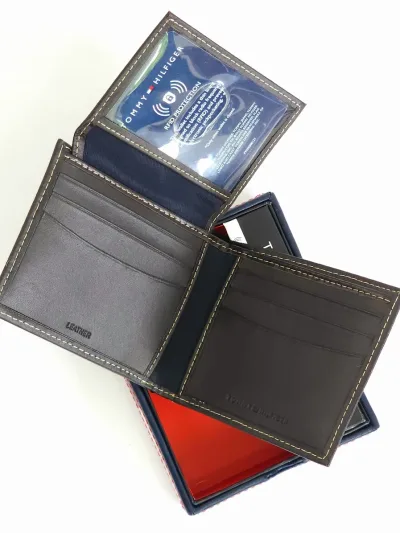 Billetera Tommy Hilfiger para caballero café oscuro