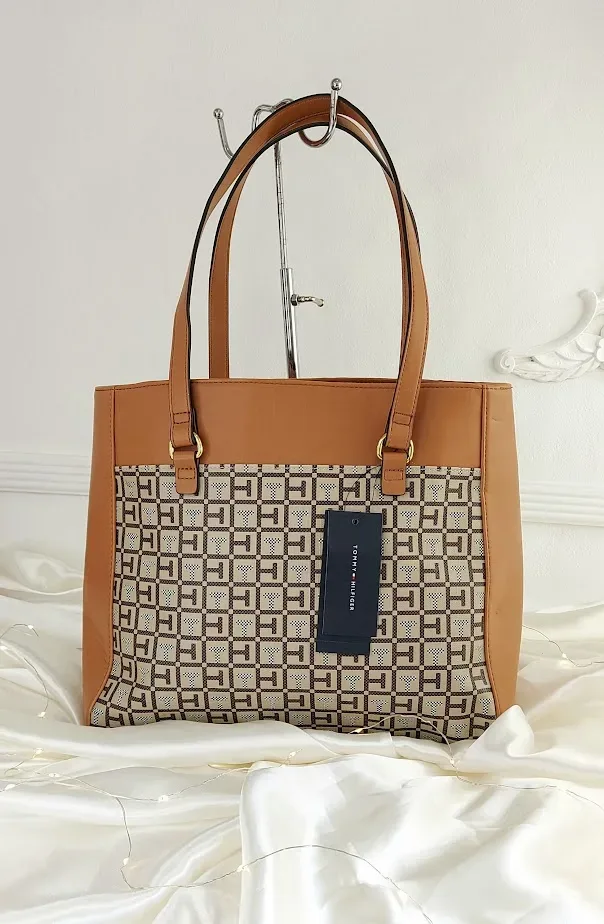 Bolso Tommy Hilfiger para dama color camel