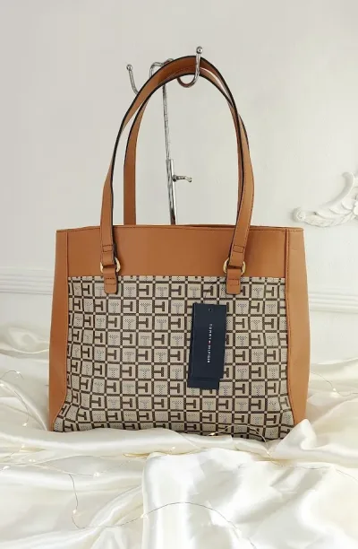 Bolso Tommy Hilfiger para dama color camel