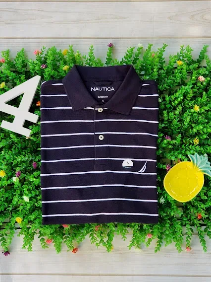 Camiseta Náutica Classic Fit para caballero de rayas color azul oscuro y blanco