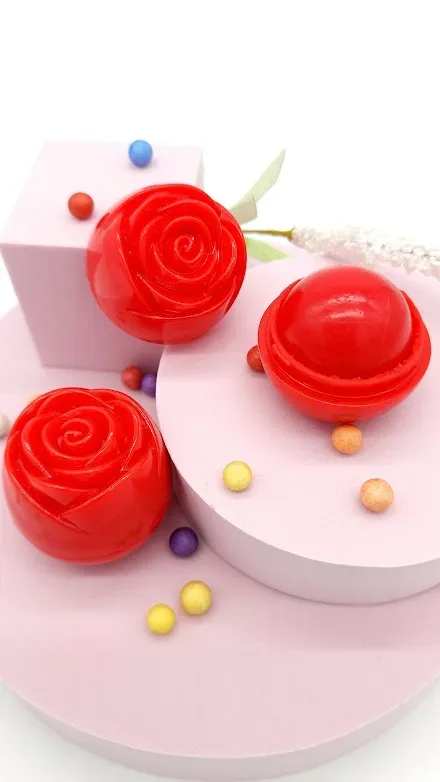 Bálsamo labial para dama aroma a rosas