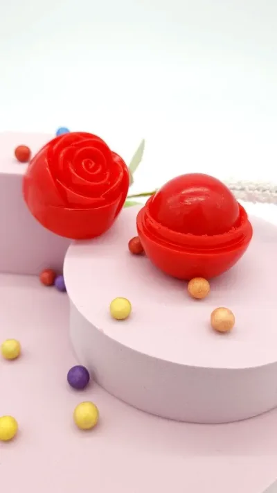 Bálsamo labial para dama aroma a rosas