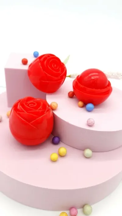 Bálsamo labial para dama aroma a rosas